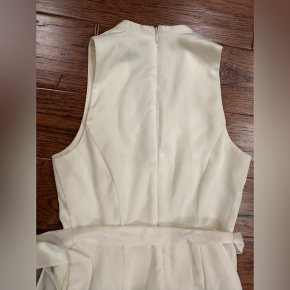 **** SOLD****White Maxi Dress - Picture 2 of 8